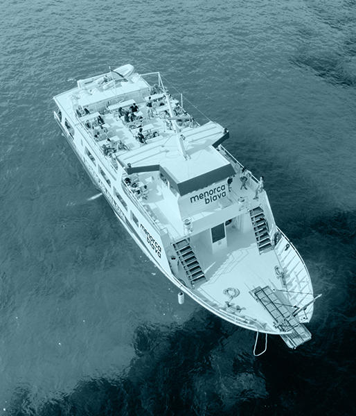 Foto polaroid del barco que reliza el paseo en barco